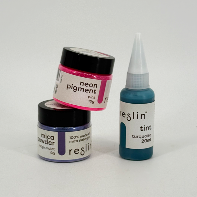 Reslin color additives